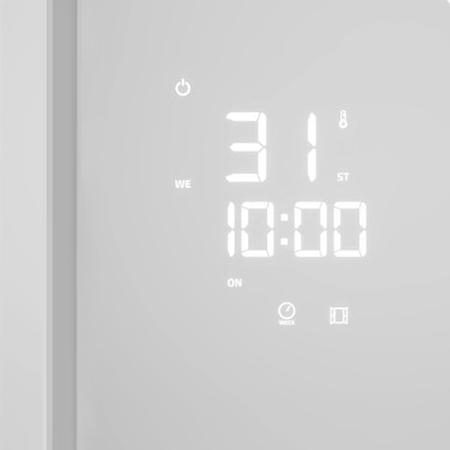 Zegar cyfrowy wyświetlający godzinę i datę. Tło jest białe.