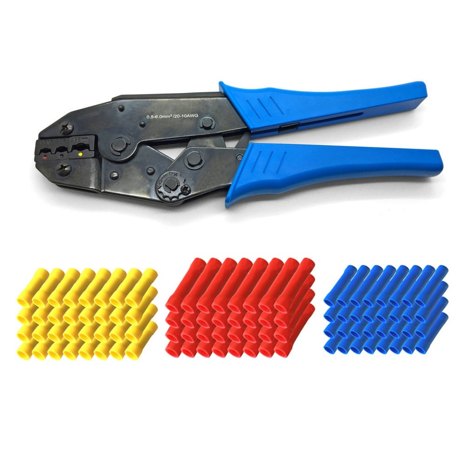 Crimpzange mit blauen Griffen und drei Sätzen farbiger Verbinder: gelb, rot und blau.