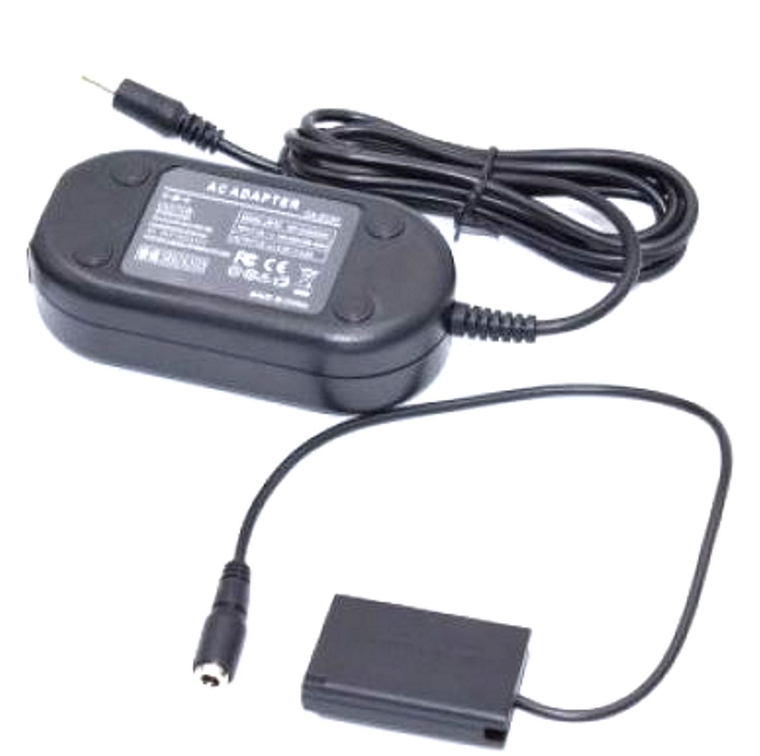 Schwarzes Netzteil mit separatem kleinem schwarzem Adapter und Anschlusskabel.