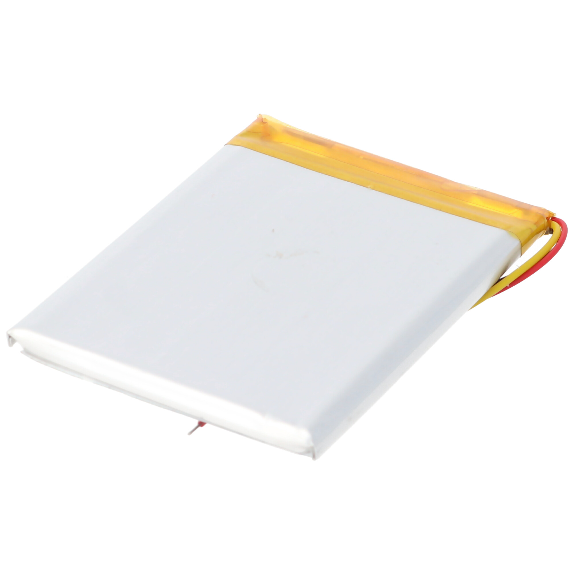 Ein weißes Akku-Pack mit gelbem Klebeband an den Rändern, isoliert auf weißem Hintergrund.