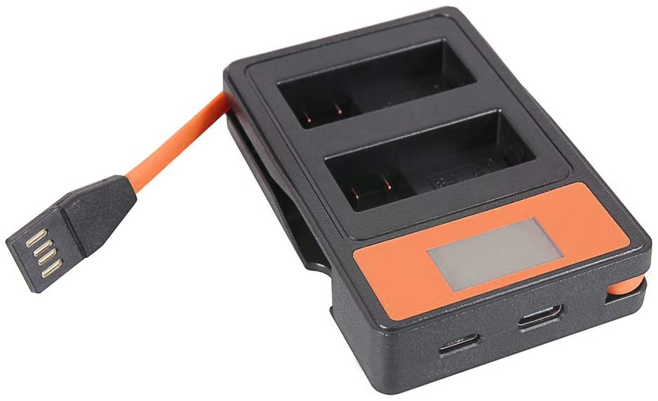 Ein schwarz-oranges Batterieladegerät mit einem USB-Kabel.