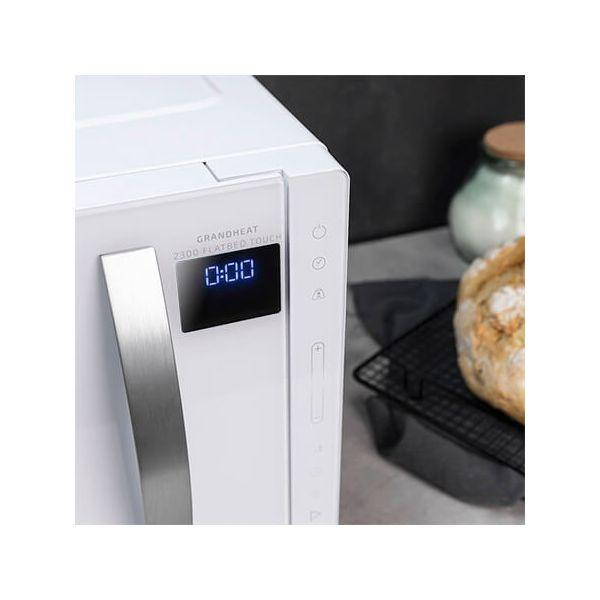 Witte magnetron met display '0:00' en zilveren handgreep.