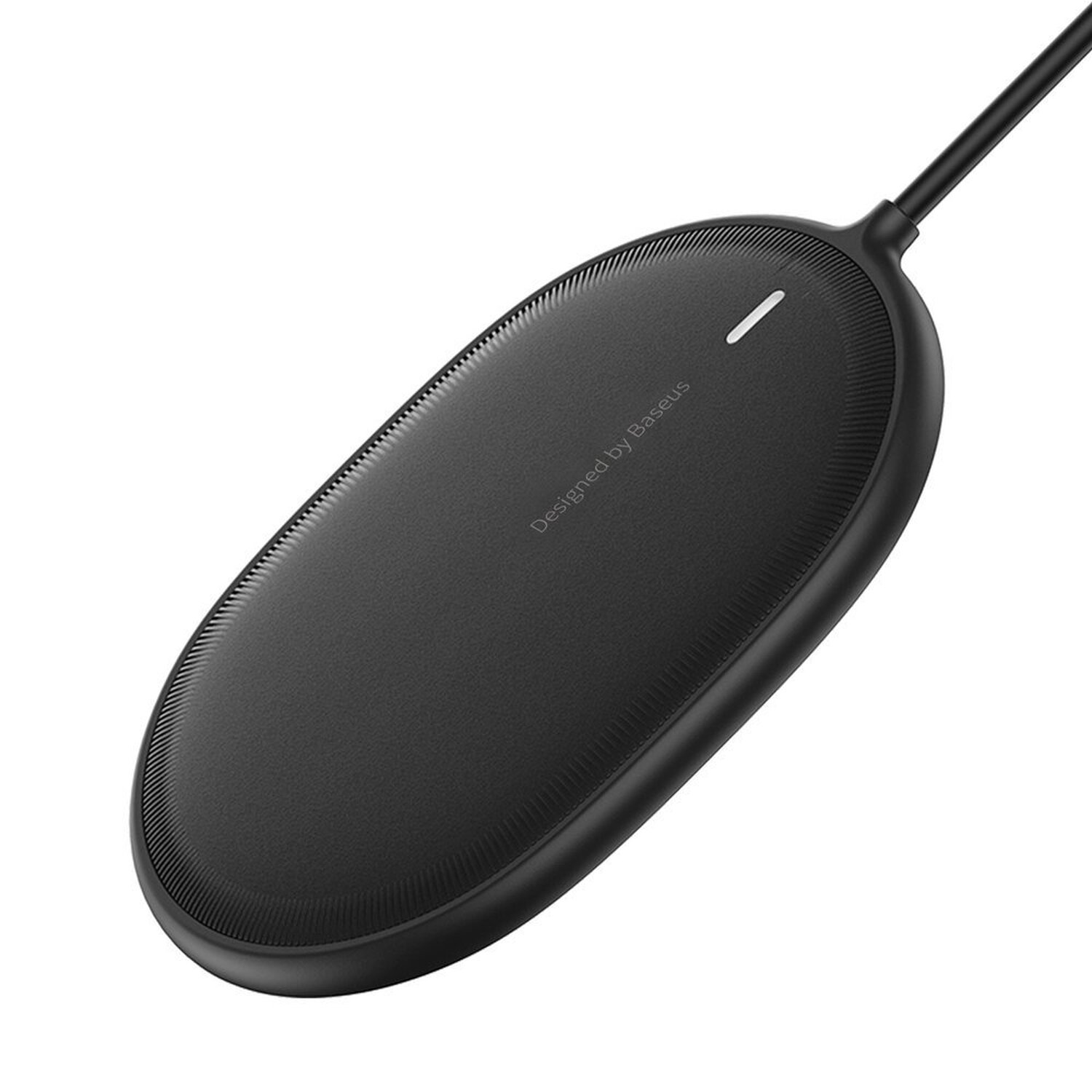 Schwarzes kabelloses Baseus-Ladepad mit Kabel. Die Oberfläche ist strukturiert und oval.