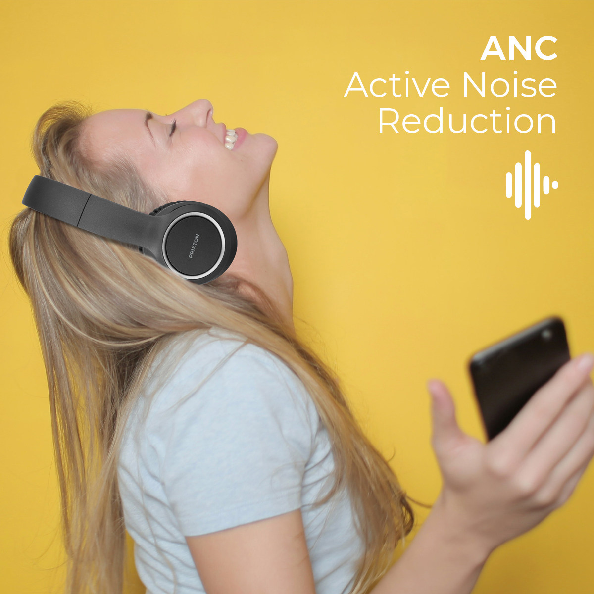 Una mujer con cabello rubio usando auriculares negros, mirando hacia arriba. Texto: ANC Active Noise Reduction.