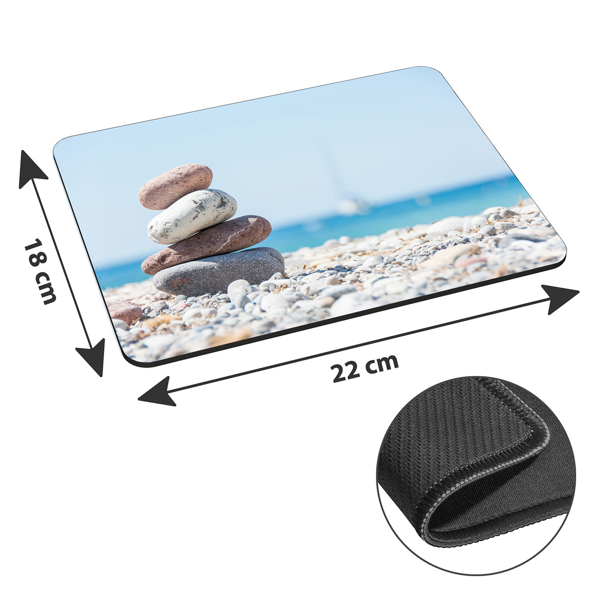 Mousepad mit Steinen am Strand, Maße 18x22 cm, schwarze Unterseite.