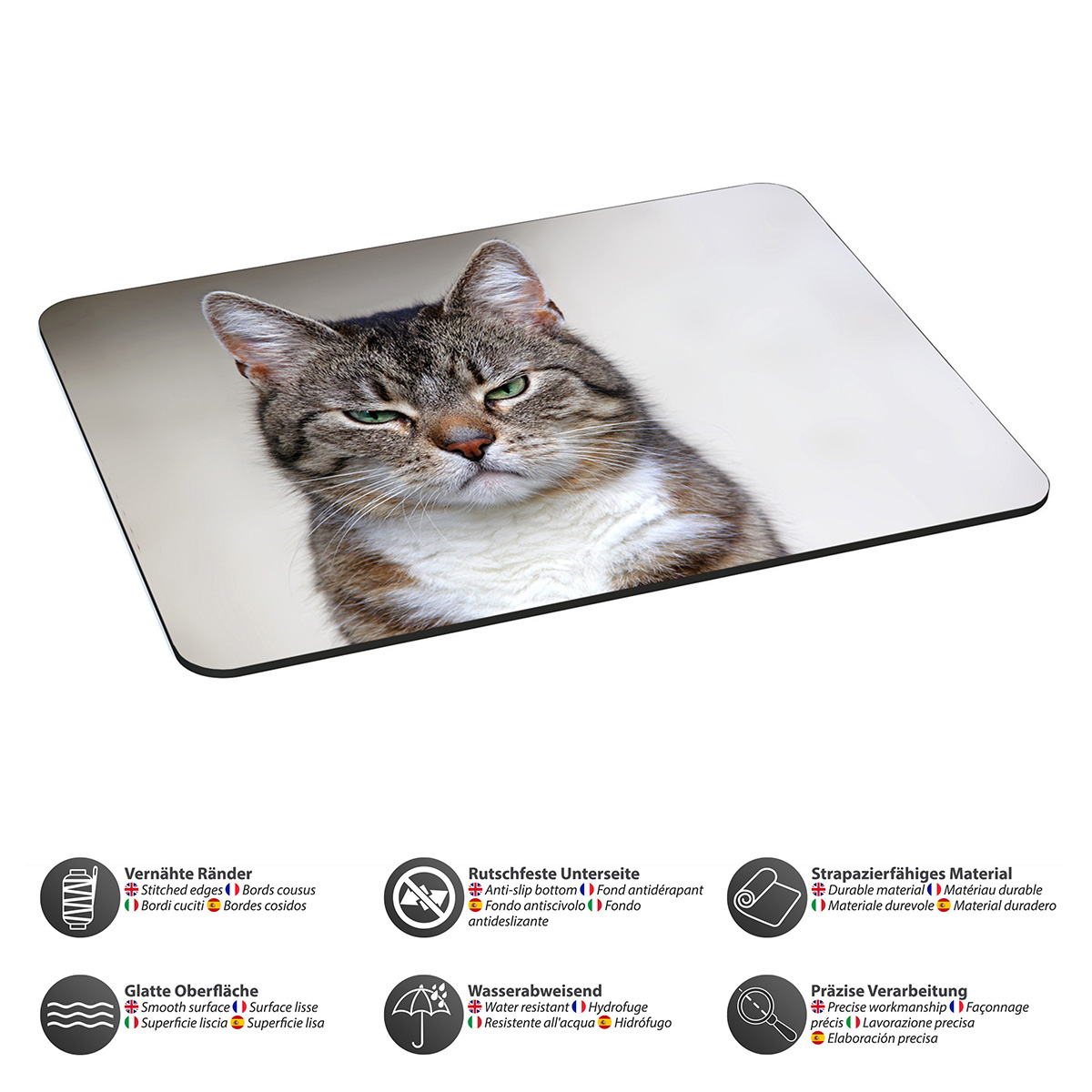 Ein Mauspad mit einem Katzenbild, die Katze hat grüne Augen und schaut den Betrachter an.