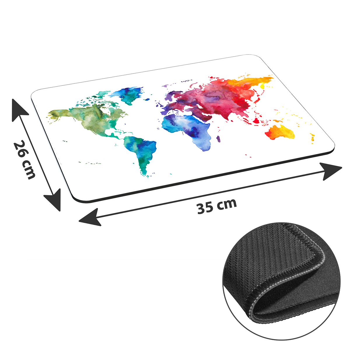Ein Mousepad mit einer bunten Weltkarte. Es ist rechteckig mit den Maßen 26cm x 35cm. Die Rückseite ist schwarz.