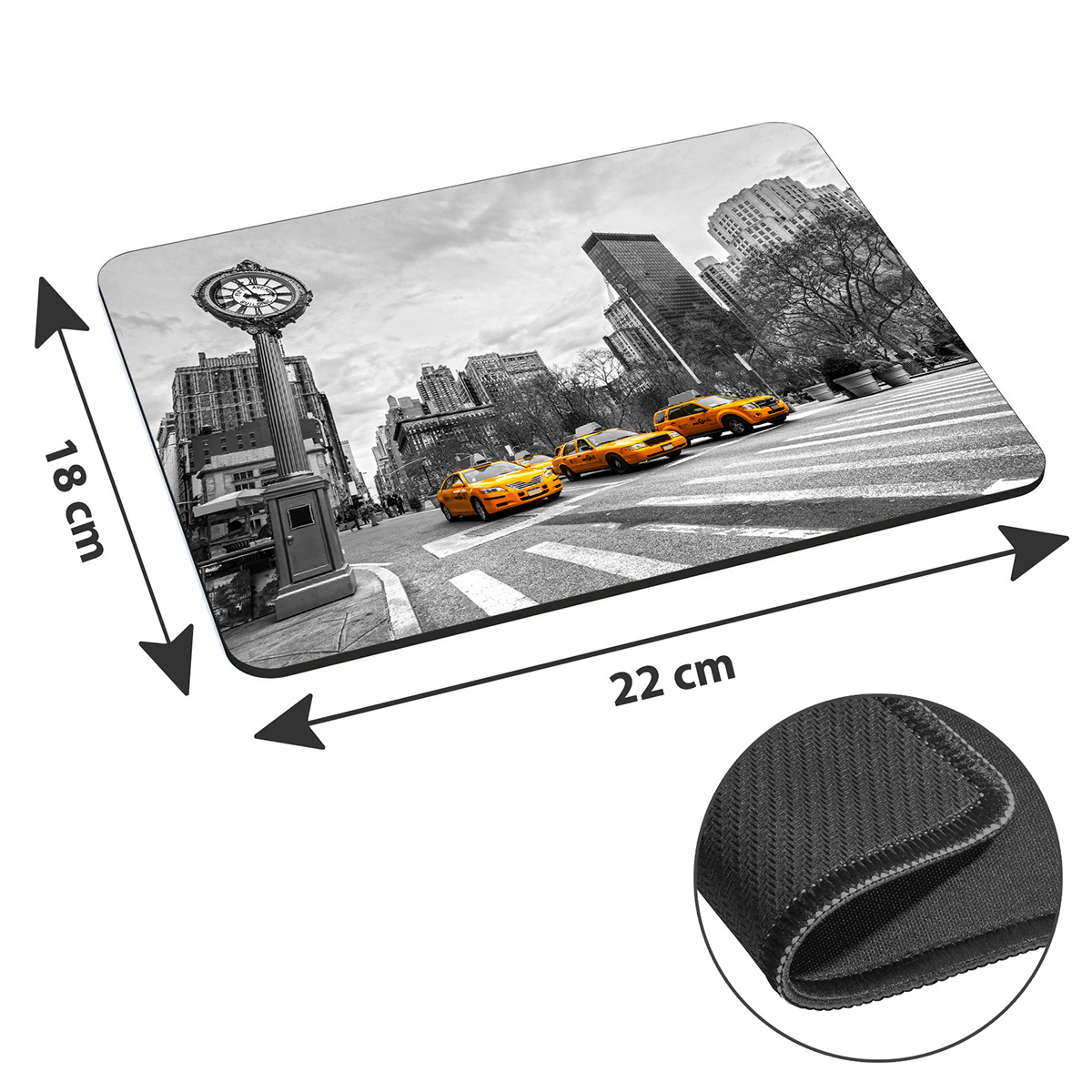 Ein Mousepad mit einer New Yorker Straßenszene in Schwarzweiß, mit gelben Taxis.