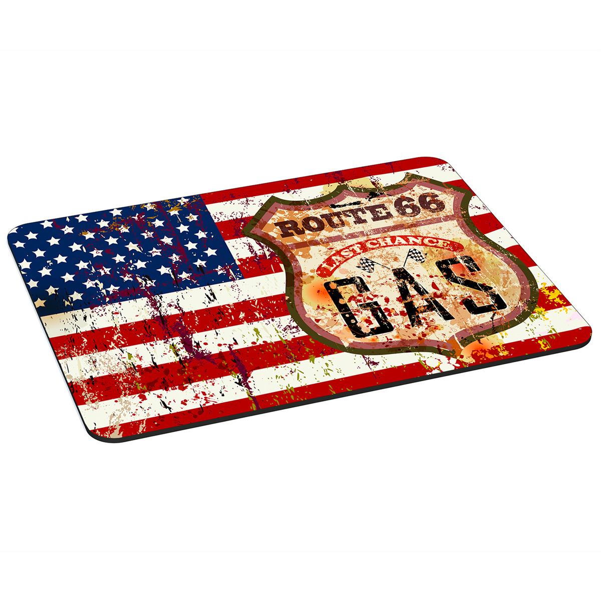 Ein Mauspads mit zerrissener amerikanischer Flagge und einem Route 66-Schild.