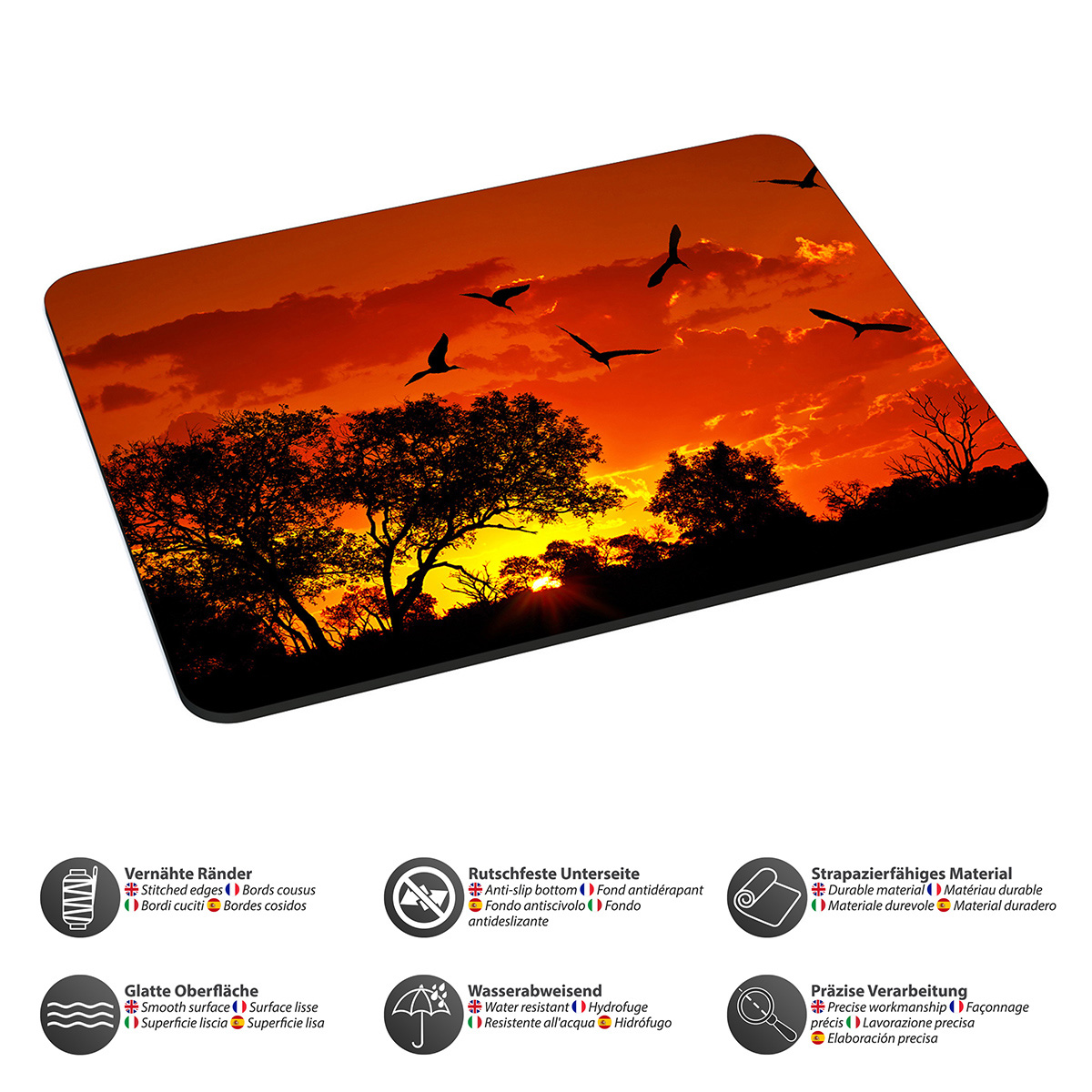 Mauspad mit Sonnenuntergang. Silhouette von Bäumen und Vögeln vor feurigem Himmel.