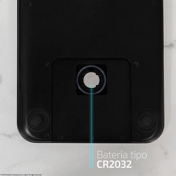 Spód czarnej wagi z okrągłą komorą na baterię CR2032, tekst 'Bateria tipo CR2032'.