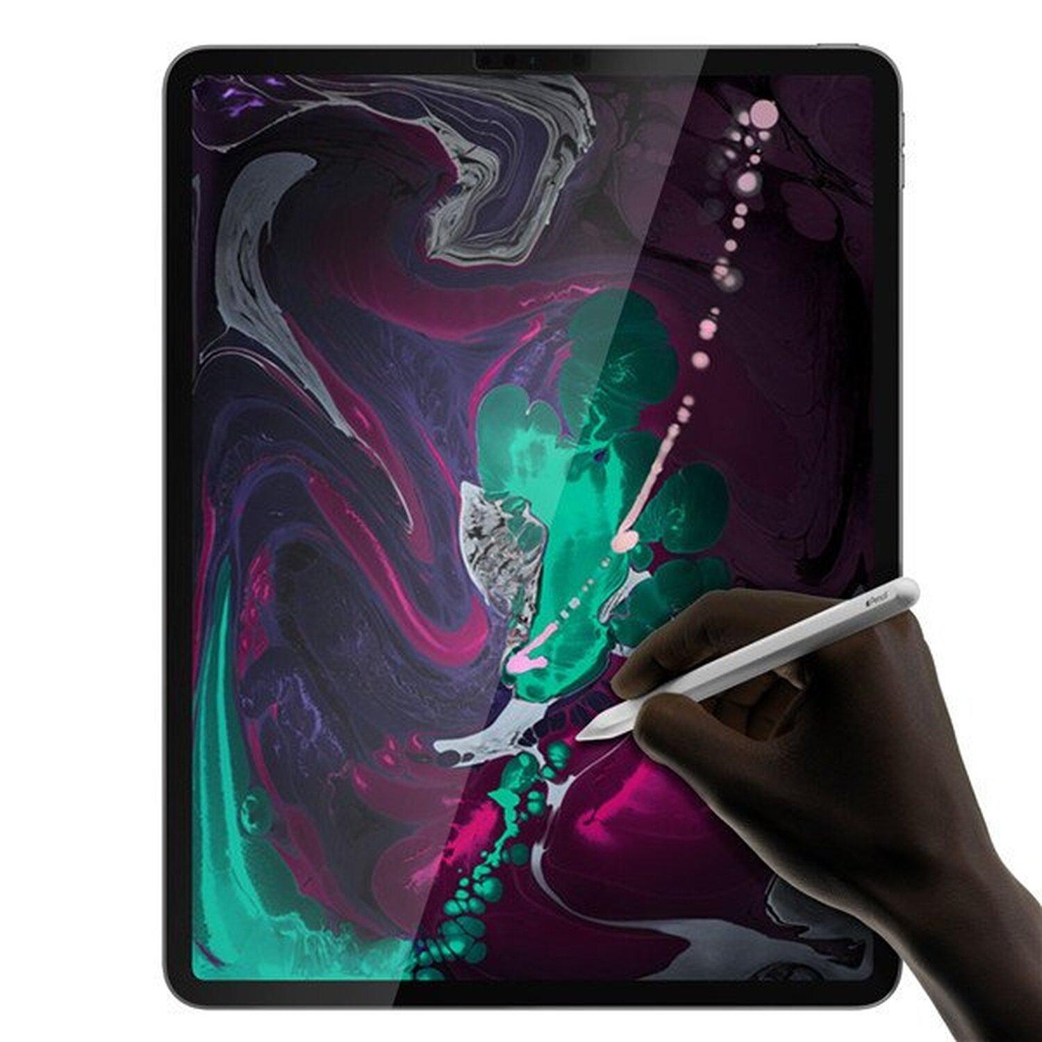 Hand, die einen Stift auf einem iPad verwendet. Der Bildschirm zeigt bunte abstrakte Kunst.
