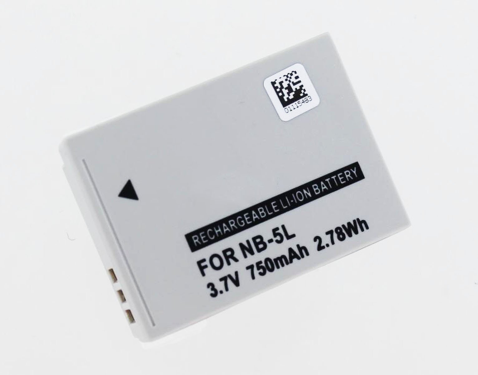 Ein rechteckiger grauer Akku mit der Aufschrift 'RECHARGEABLE LI-ION BATTERY FOR NB-5L 3.7V 750mAh 2.78Wh' und einem Barcode-Aufkleber.
