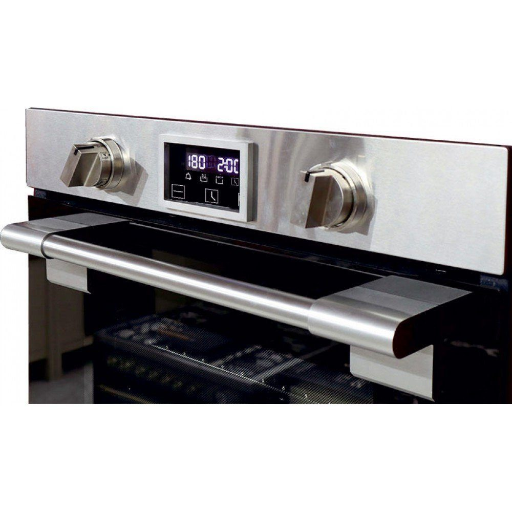 Backofen-Bedienfeld mit Knöpfen und Digitalanzeige. Silberner Rahmen. Weißer Hintergrund.