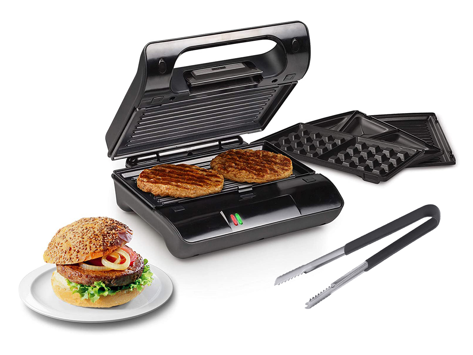 Burger auf einem Teller mit Burgergrill und Zange. Schwarzer Grill und Zange.