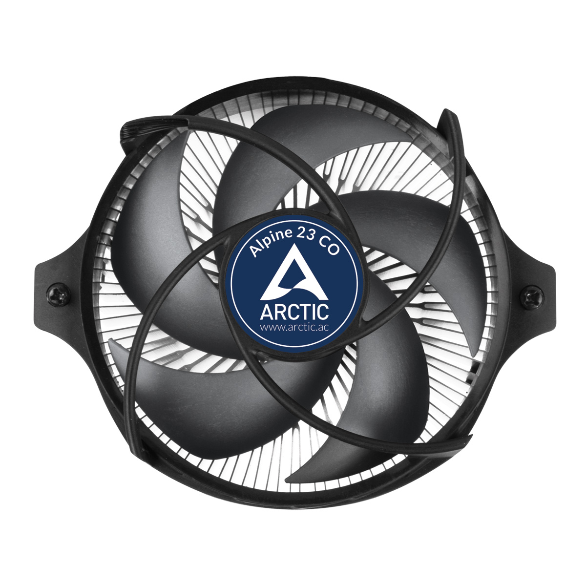 Zwarte ventilator met blauw label. Het label zegt Alpine 23 CO en ARCTIC. De ventilator heeft zwarte bladen en frame.