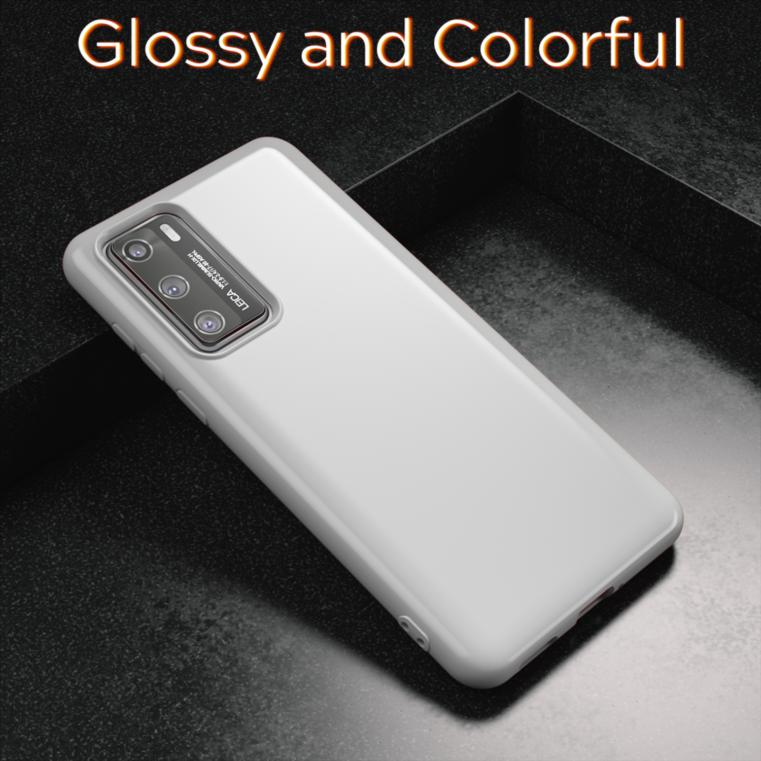 Eine glänzende graue Handyhülle auf einer dunkelgrauen Oberfläche, die einen Kameraausschnitt und ein Telefon zeigt.