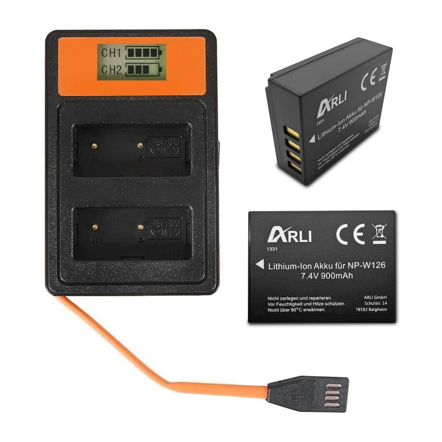 Ladegerät mit zwei Batterieschächten, orangefarbenem Kabel und zwei Batterien mit Text.