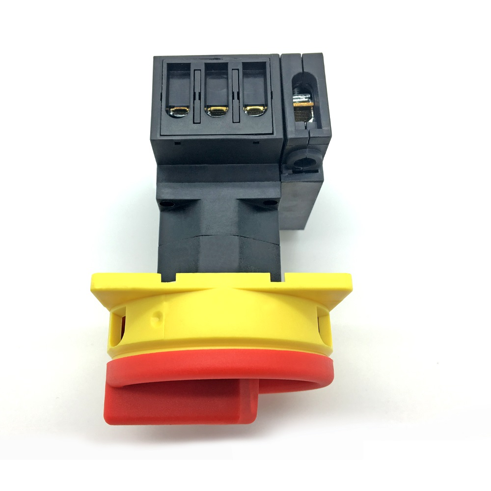 Schwarzer und gelber Elektroschalter. Roter Hebel und gelbe Basis. Drei Anschlüsse oben.
