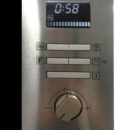 Backofen-Bedienfeld mit Timer, Temperatur- und Funktionseinstellungen, mit Drehknopf.