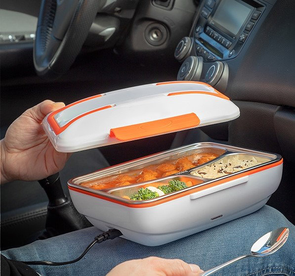 Eine Autobox mit Essen. Der Deckel ist offen.