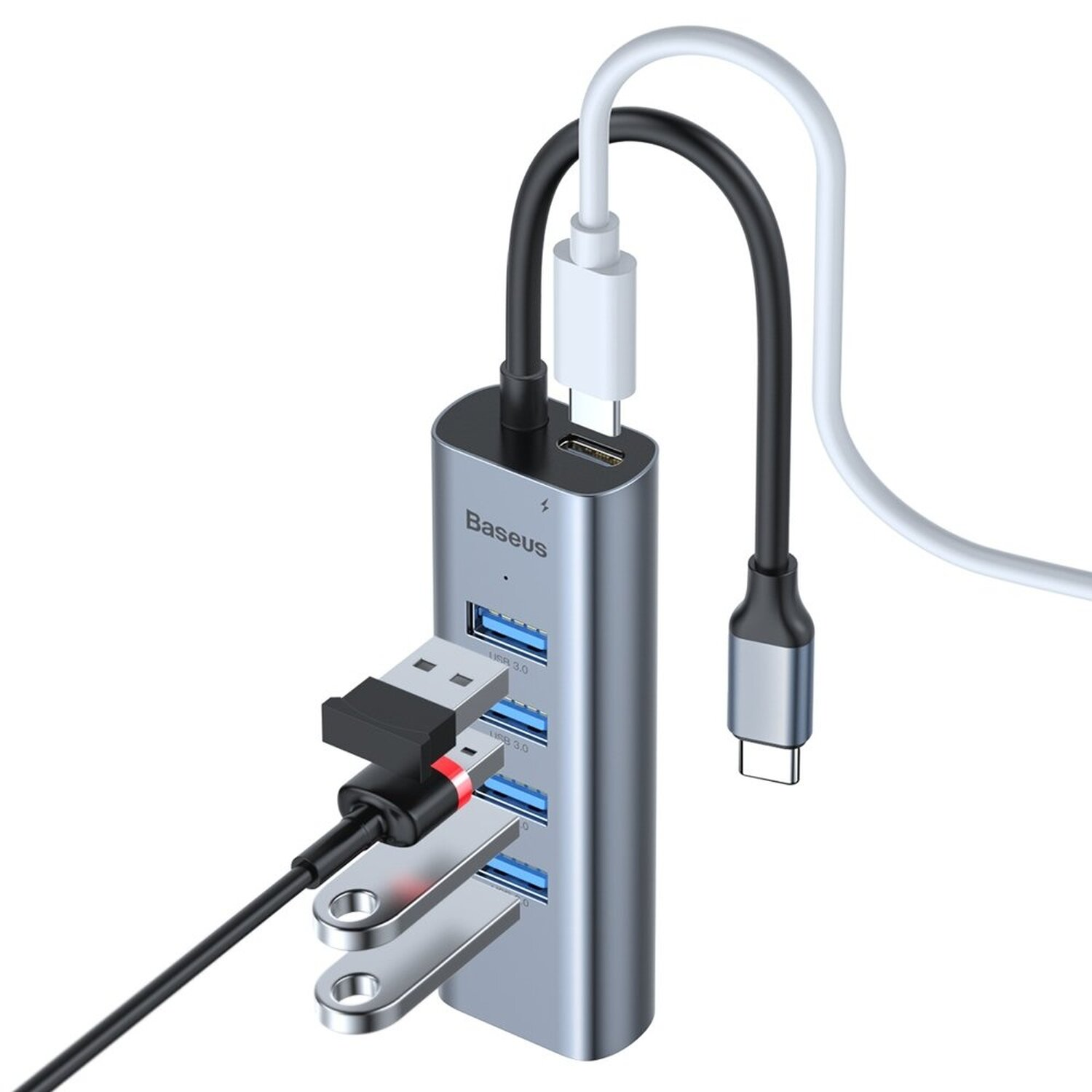 Silberner USB-Hub mit Anschlüssen, verbunden mit USB-Laufwerken und Kabeln.