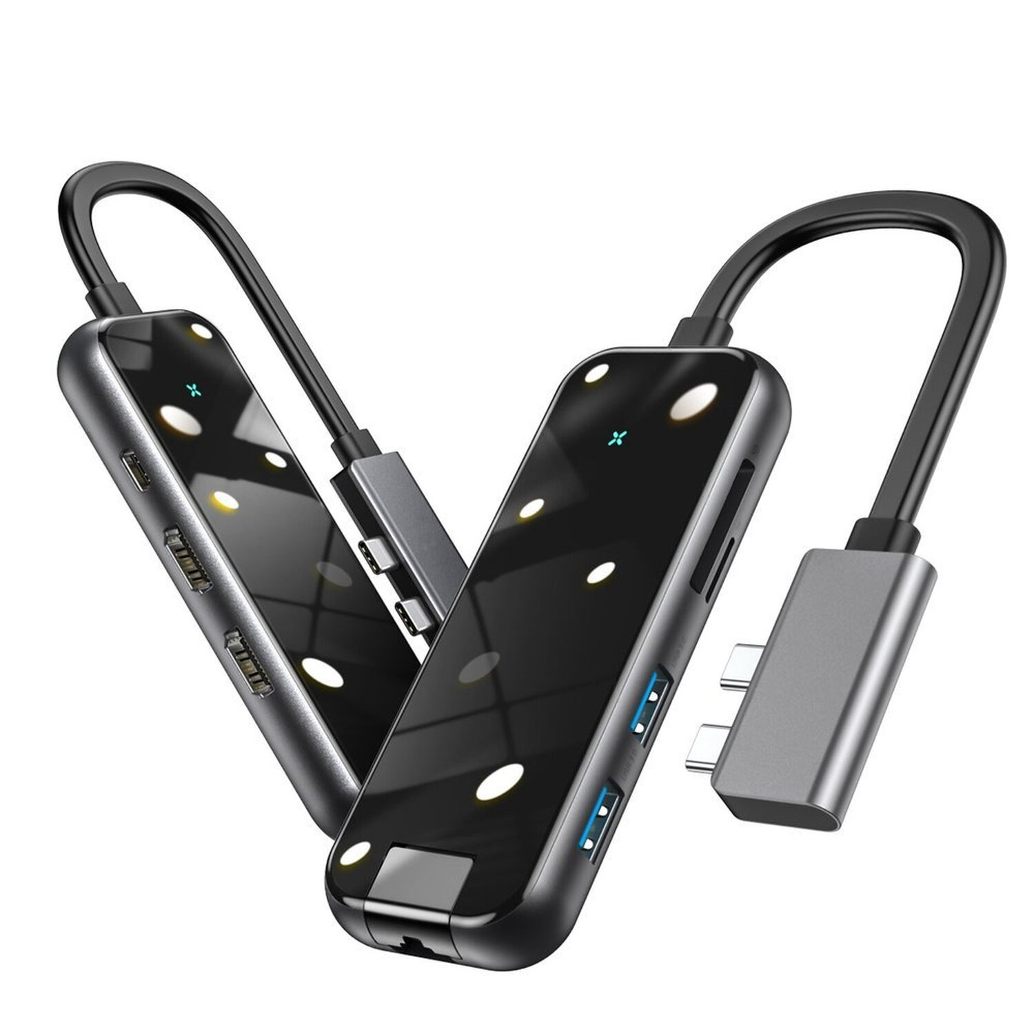 Zwei USB-Hubs mit mehreren Anschlüssen und angeschlossenen Kabeln, angeordnet auf weißem Hintergrund.