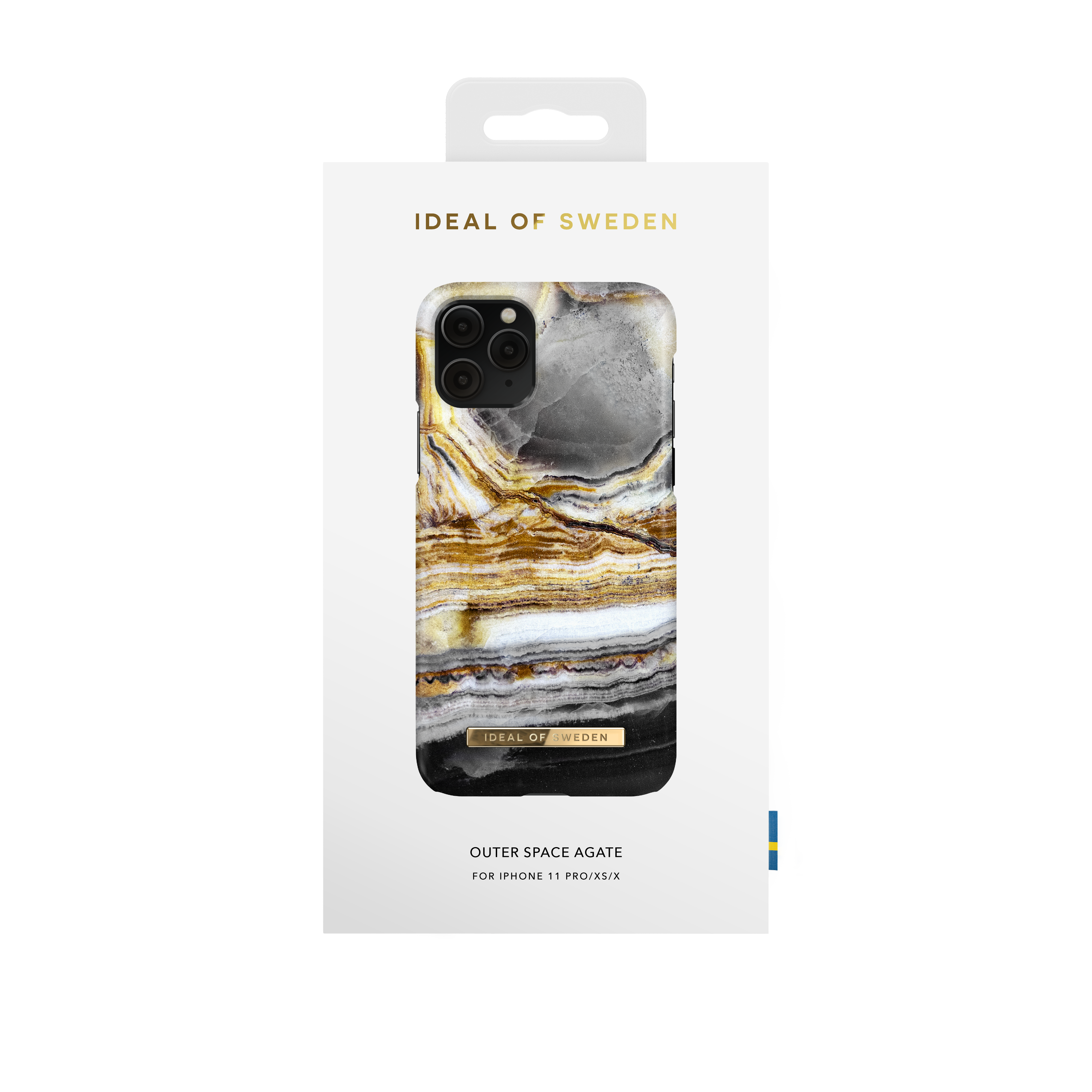 Custodia per telefono in una scatola bianca. La custodia ha un design marmorizzato con colori oro e grigio, marchio Ideal of Sweden.