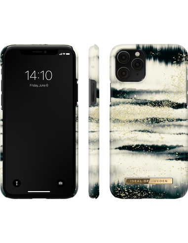Telefon mit Hülle. Das Telefon ist schwarz mit weißem und schwarzem Design. Die Hülle hat goldfarbene Akzente. Weißer Hintergrund.