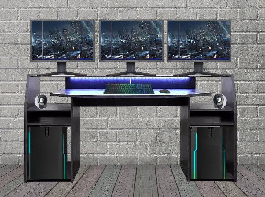 Gaming-Setup mit drei Monitoren, Tastatur, Maus und Computergehäusen. Ziegelmauer.