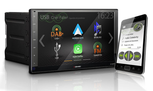 Autoradio mit Touchscreen, Telefon und verschiedenen App-Symbolen auf dem Bildschirm.