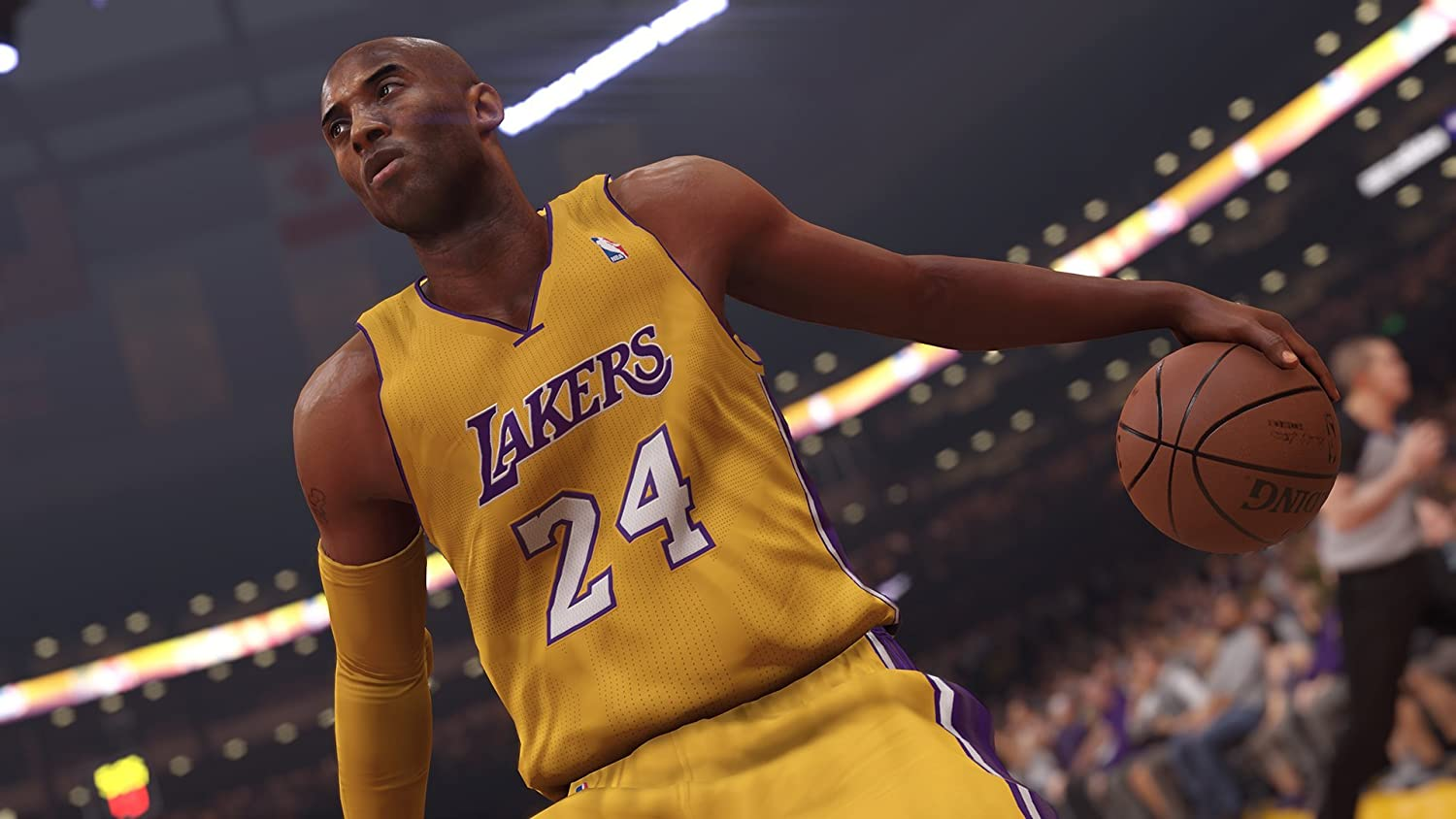 Basketballspieler in gelbem Trikot. Kobe Bryant dribbelt den Ball während des Spiels.