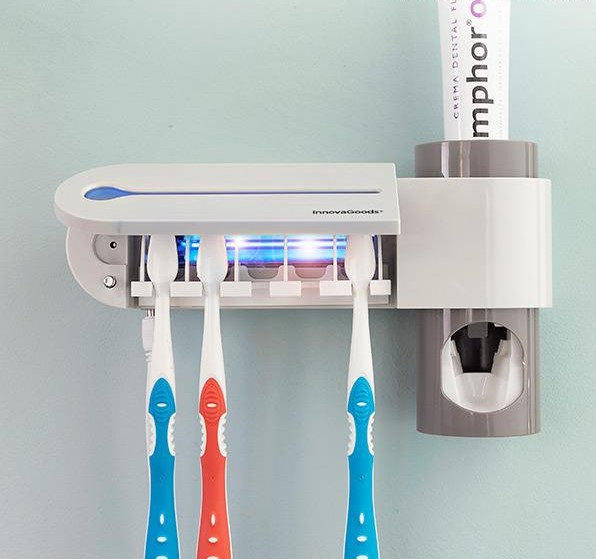 Portacepillos con tres cepillos y dispensador de pasta dental. Luz azul.
