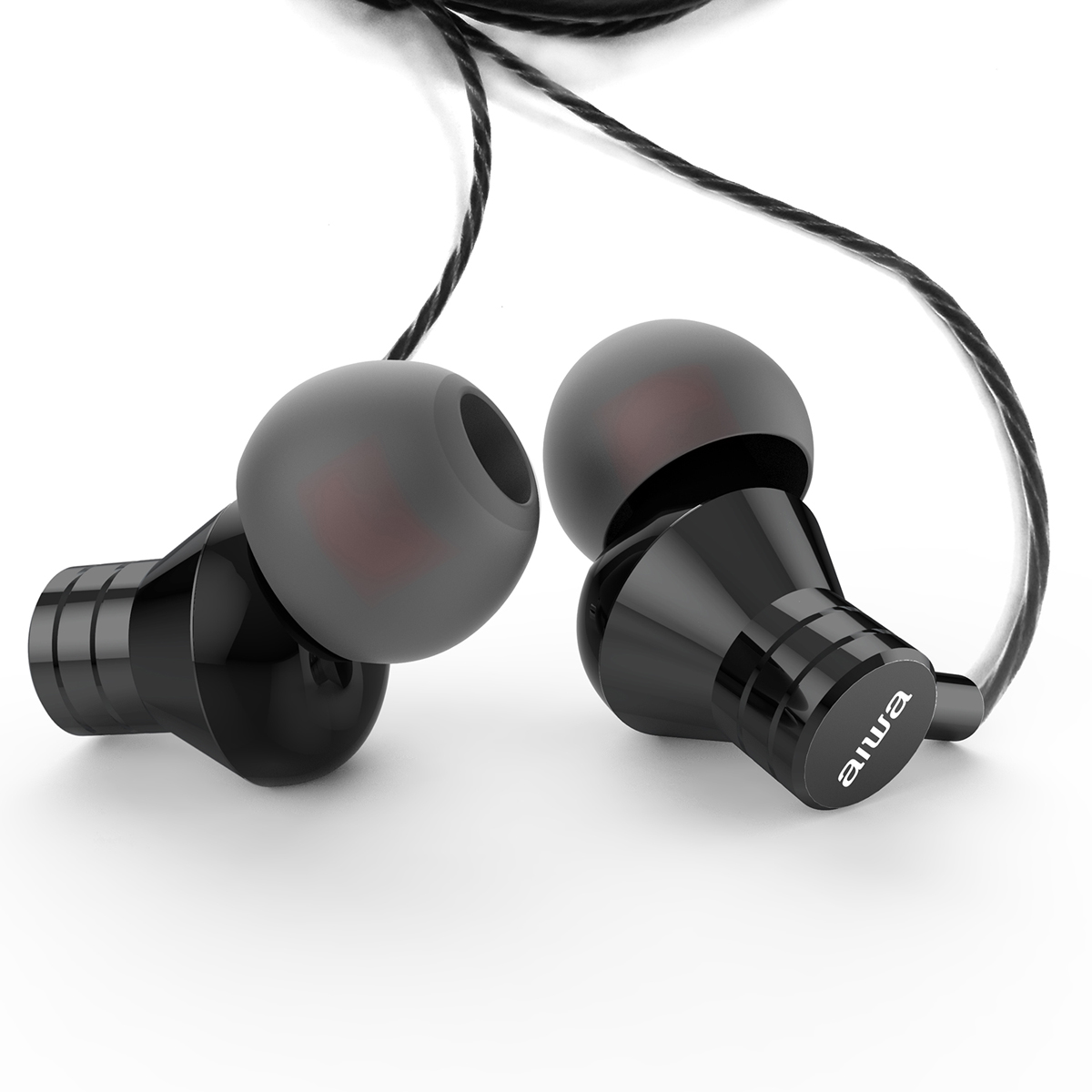 Coppia di auricolari neri e grigi. Gli auricolari hanno una finitura metallica e il marchio 'aiwa' è visibile.