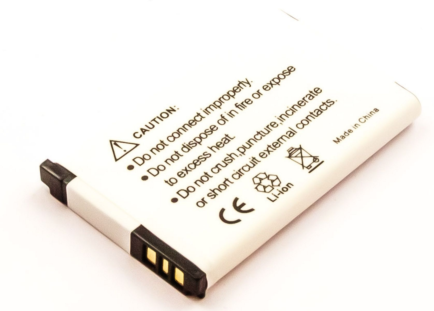 Eine weiße Batterie mit Warnhinweisen, Recycling-Symbolen und Text auf Englisch.