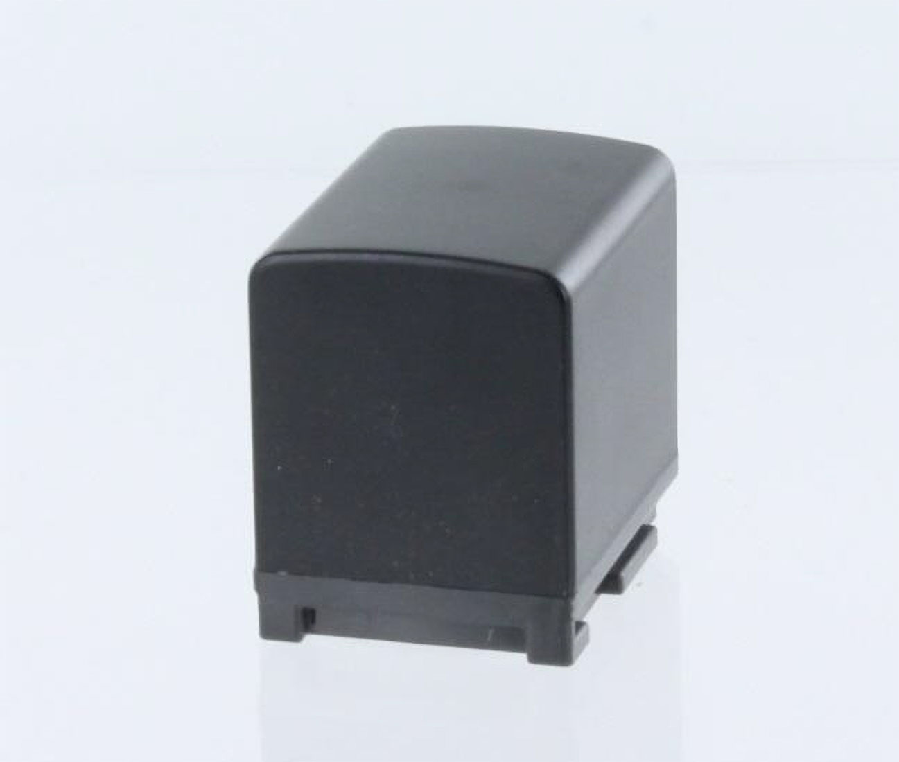 Ein schwarzes, rechteckiges Netzteil. Es ist ein einfaches Design mit flacher Basis.