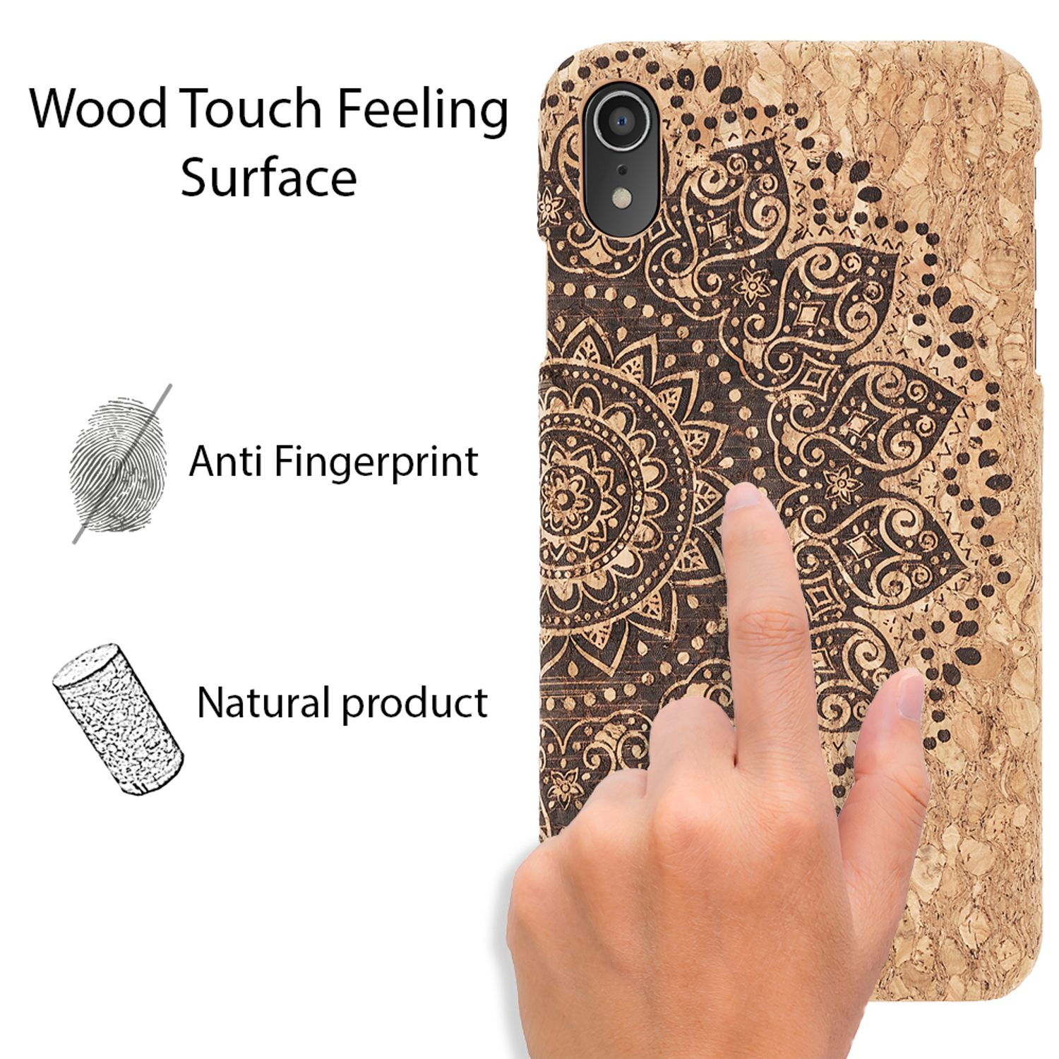 Hand berührt eine Kork-Handyhülle mit Mandala-Design. Text: Wood Touch Feeling Surface, Anti Fingerprint, Natural product.