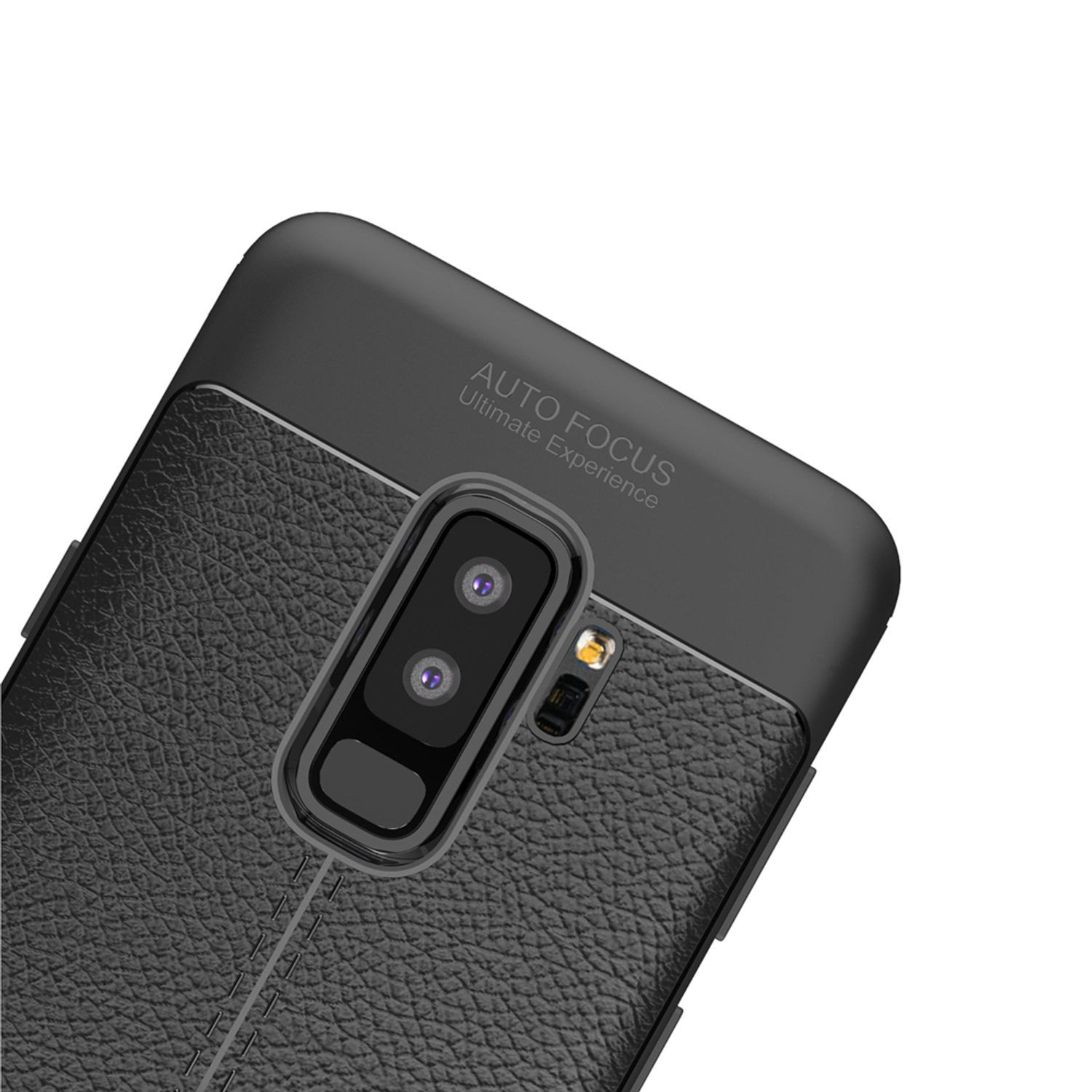 Rückseite eines Telefons mit einer Hülle mit Ledertextur und Kamera. Die Worte 'AUTO FOCUS' sind sichtbar.