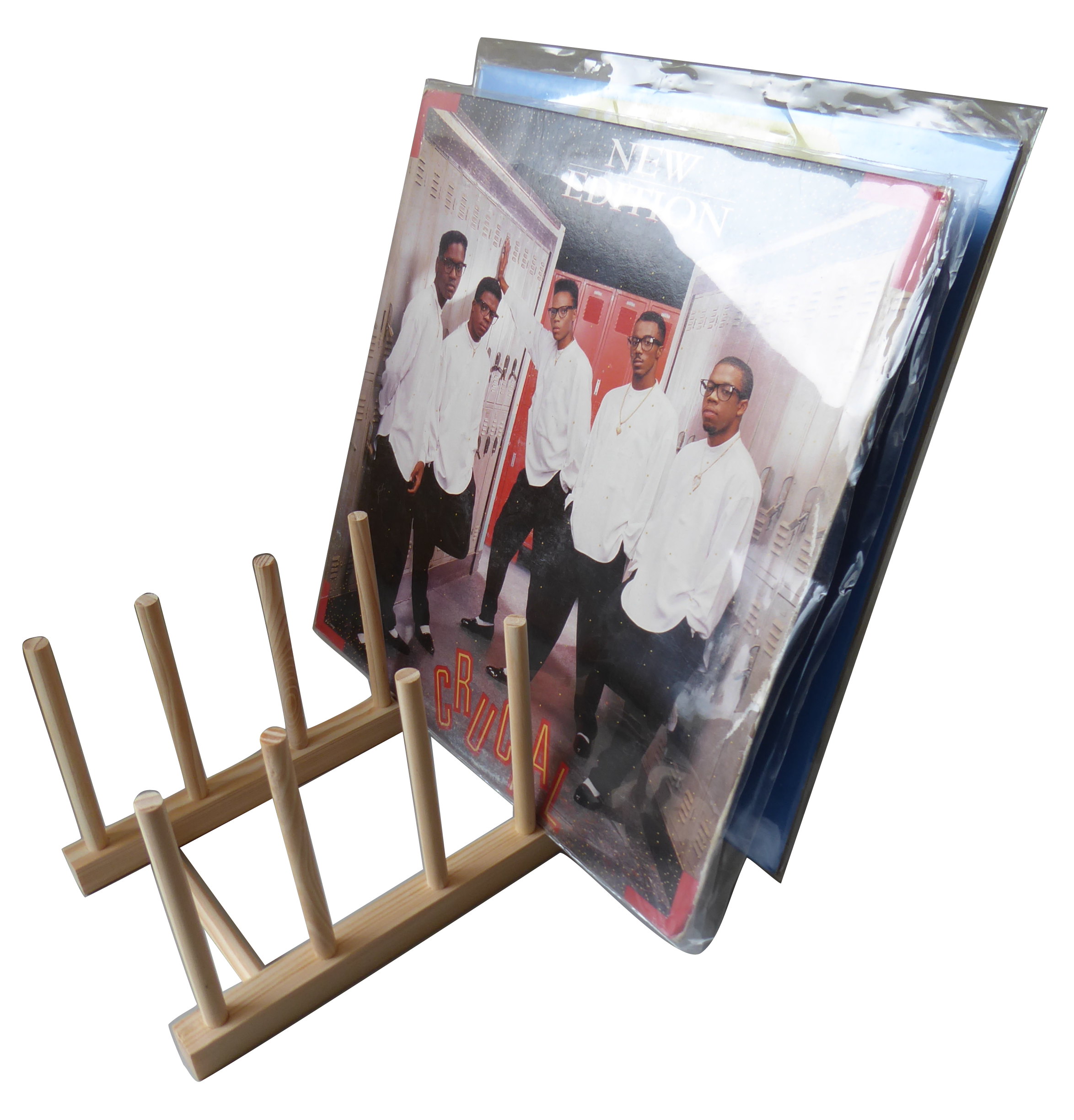 Holz-Schallplattenhalter mit Schallplatten, Albumcover zeigt eine Band von Männern.
