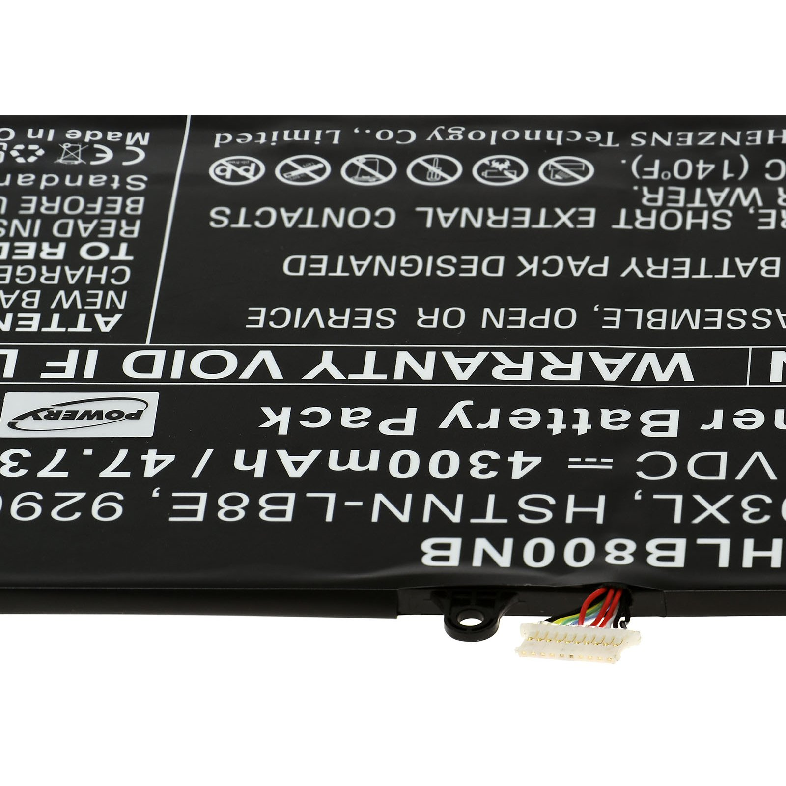 Nahaufnahme eines Laptop-Batterieetiketts mit Sicherheitshinweisen und Details auf weißem Grund.