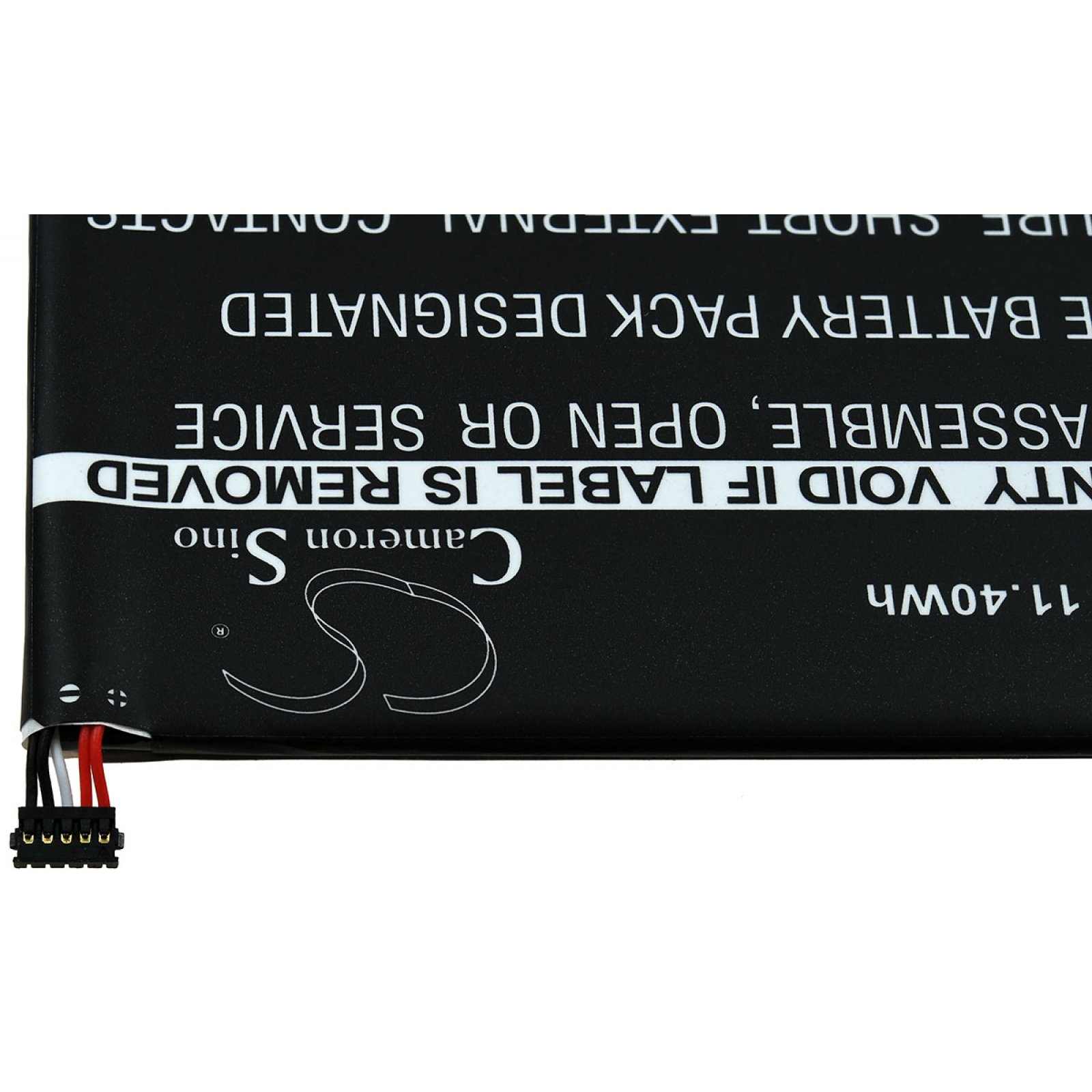 Una batería de teléfono negra con texto y etiquetas. Tiene un conector negro y rojo.