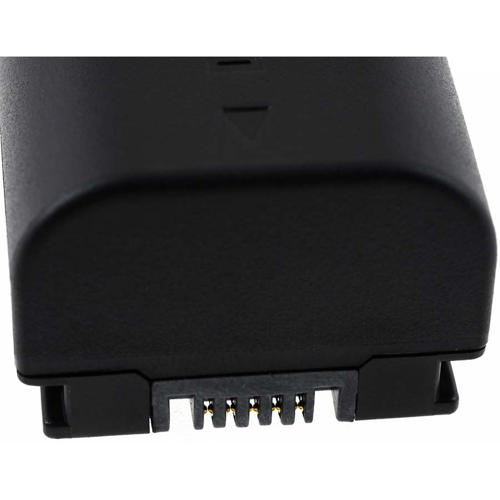 Primer plano de una batería negra con conector y contactos dorados en la parte inferior.