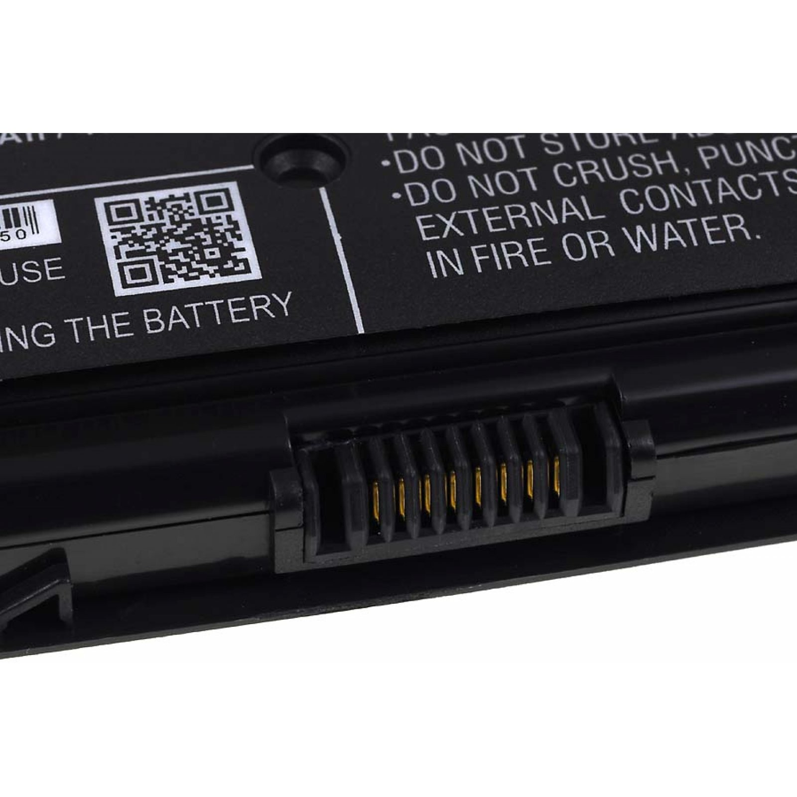 Primer plano del conector de la batería con texto sobre seguridad.