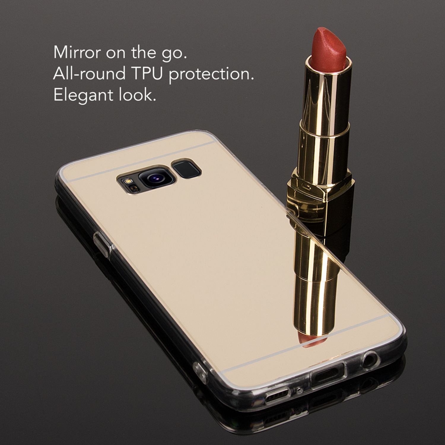 Goldene Handyhülle mit Lippenstift. Das Telefon liegt auf einer dunklen, reflektierenden Oberfläche.