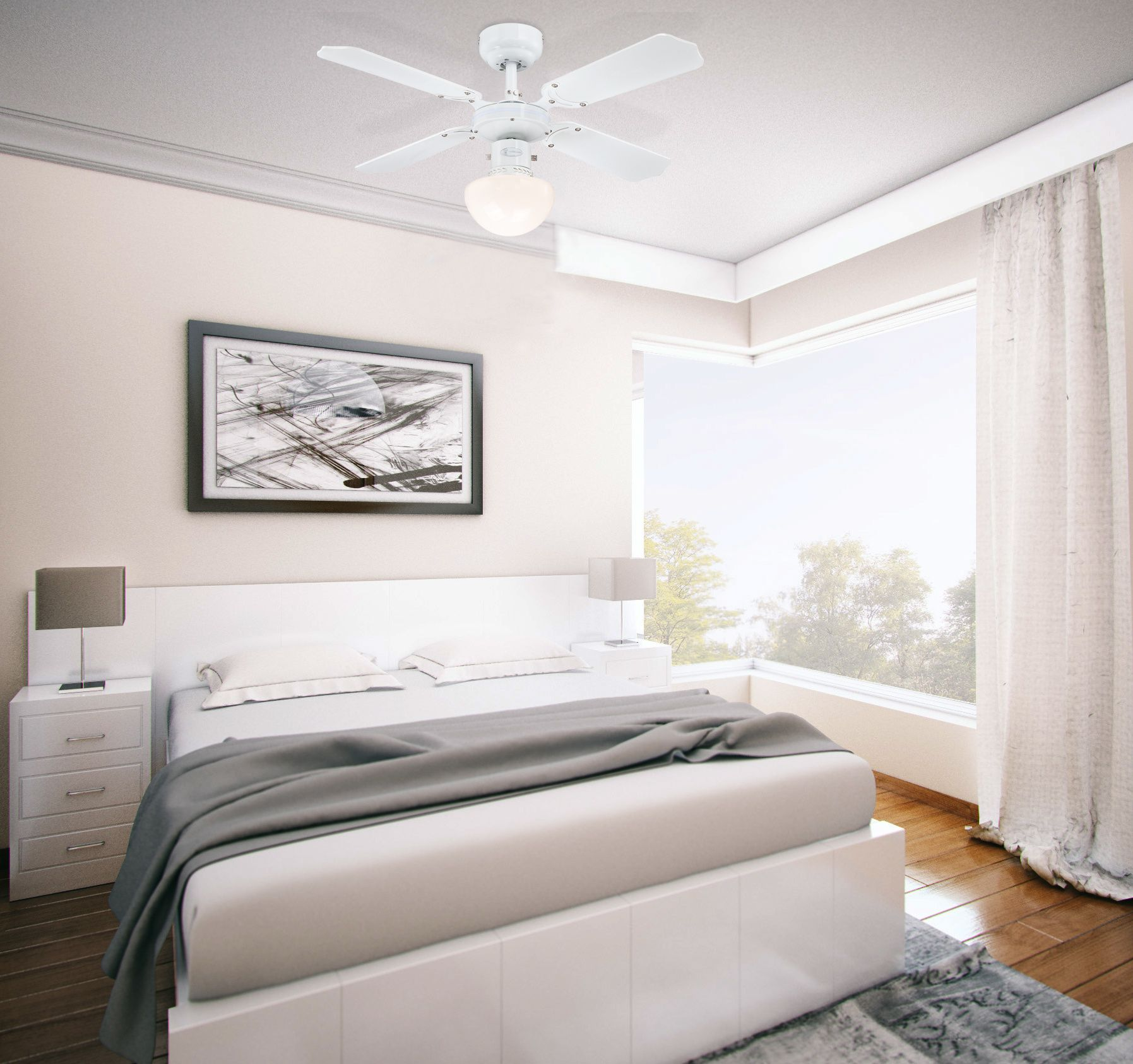 Schlafzimmer mit weißem Bett, Deckenventilator, Gemälde und großem Fenster mit Aussicht.