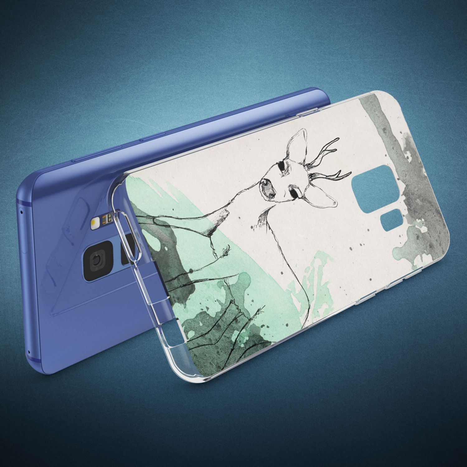 Blaues Telefon mit einer Handyhülle mit Hirsch-Design. Die Hülle hat eine Hirschzeichnung auf Aquarellhintergrund.