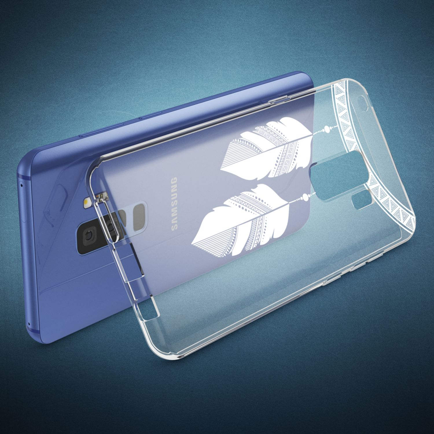 Blaues Telefon mit einer durchsichtigen Hülle mit Feder-Designs, auf einer blauen Oberfläche.