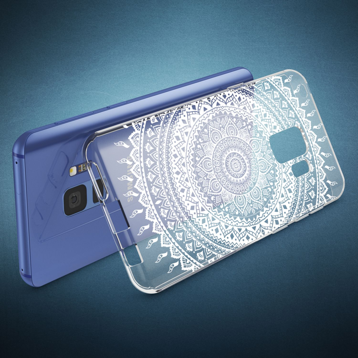 Ein Telefon mit einer transparenten Hülle mit Mandala-Design, liegt über einem blauen Telefon.