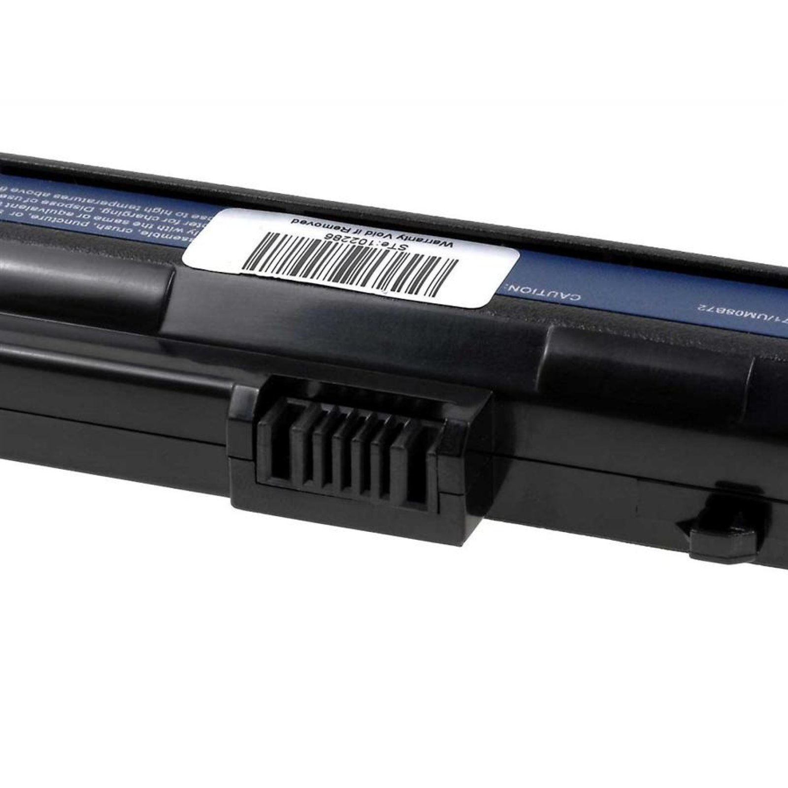 Batería de portátil negra. Rectangular, con una pegatina. Contiene un código de barras y texto de precaución.