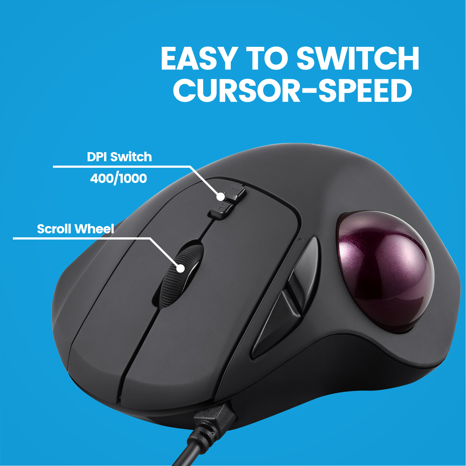Schwarze Trackball-Maus mit roter Kugel und Tasten, blauer Hintergrund, Produktaufnahme.